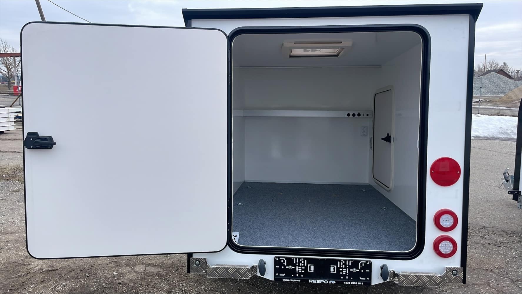 Remorque Vanholidays - Isolée et équipée en électricité – Image 6