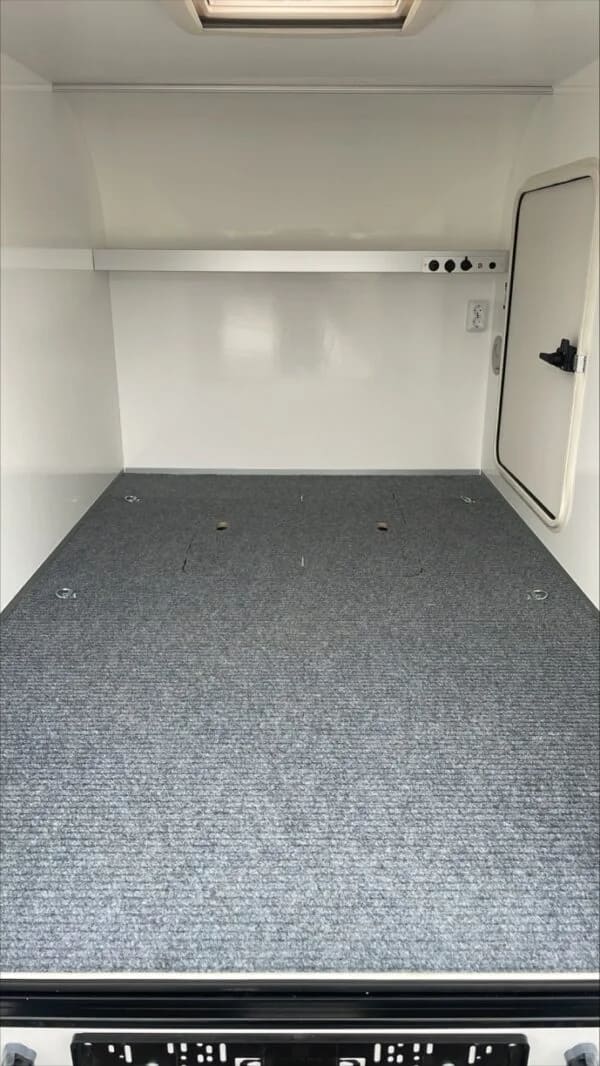 Remorque Vanholidays - Isolée et équipée en électricité – Image 5