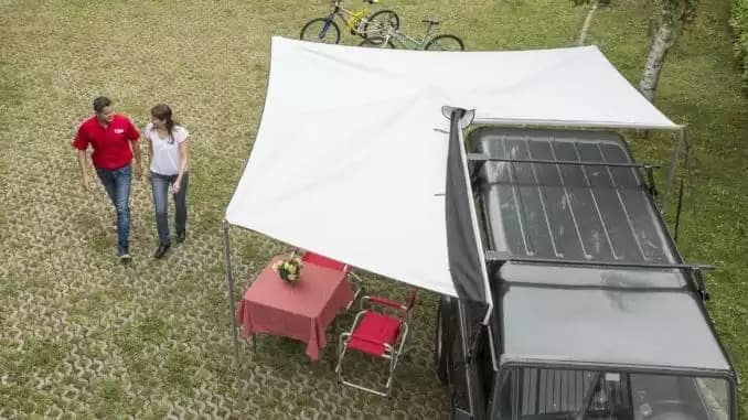 Stores et auvents extérieurs pour véhicules